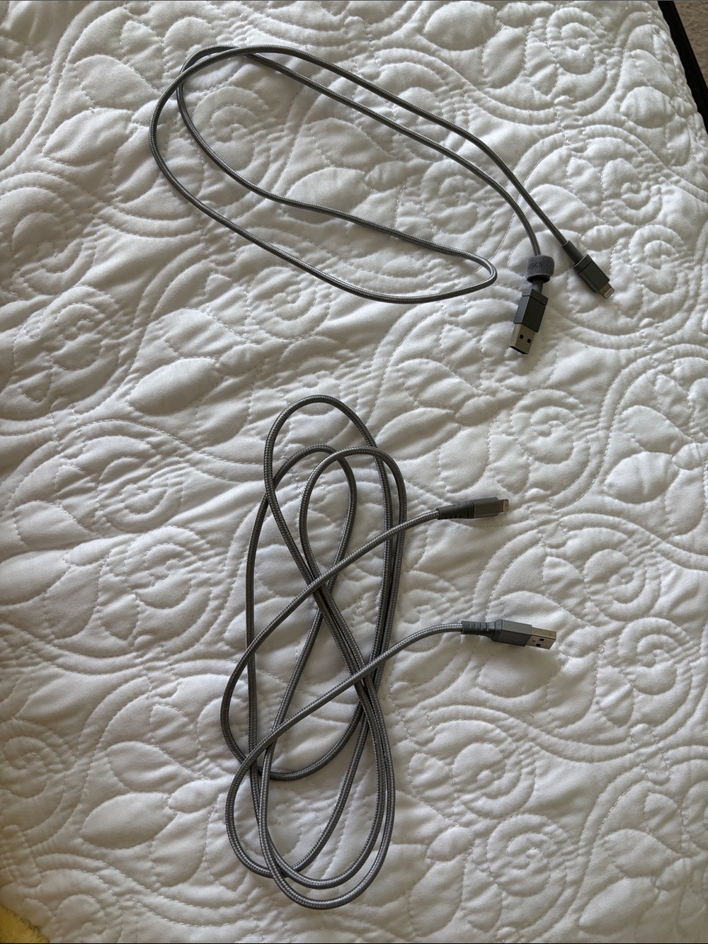 2 iphone chargers